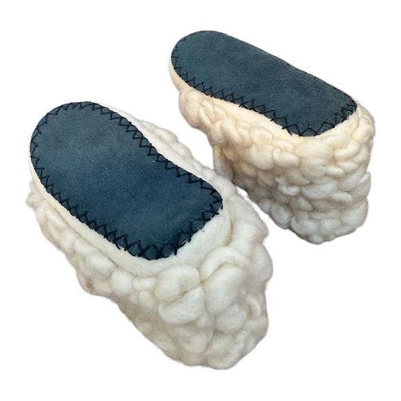 Shirley Sheep Children's Slippers - Picture 12 of 13